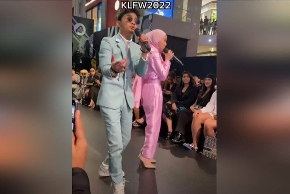 Nuha Bahrin dan Naufal Azrin ketika membuat persembahan di acara Kuala Lumpur Fashion Week baru-baru ini. 