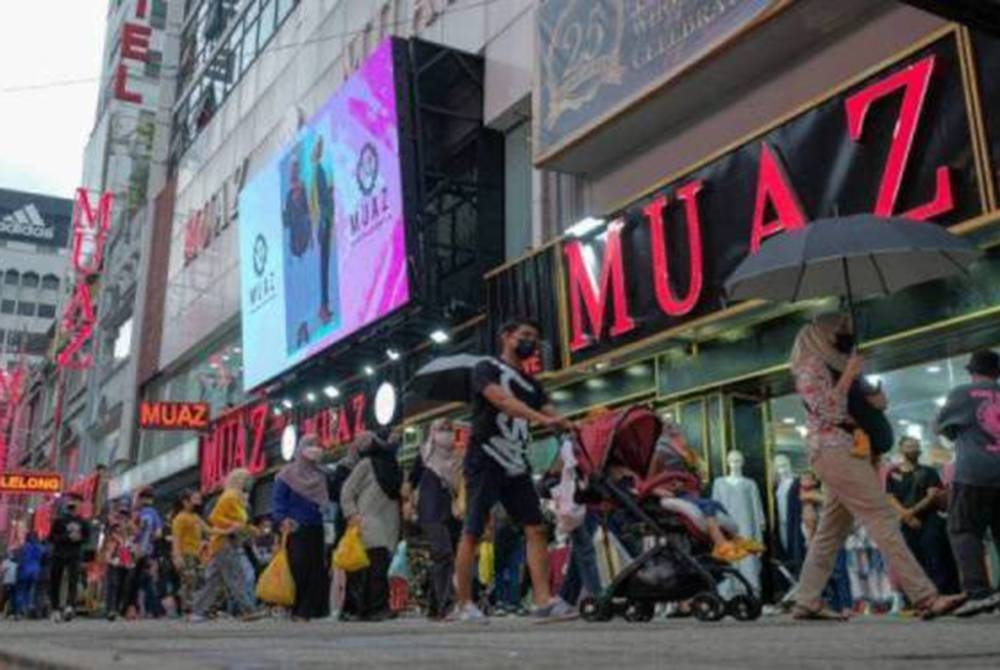 Jalan TAR ditutup untuk kenderaan pada setiap Ahad bagi mewujudkan kawasan pejalan kaki di pusat bandar. Foto: Bernama.