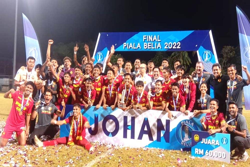 Pasukan Selangor menjulang Piala Belia 2022 selepas mencatatkan kemenangan menerusi agregat 2-1.