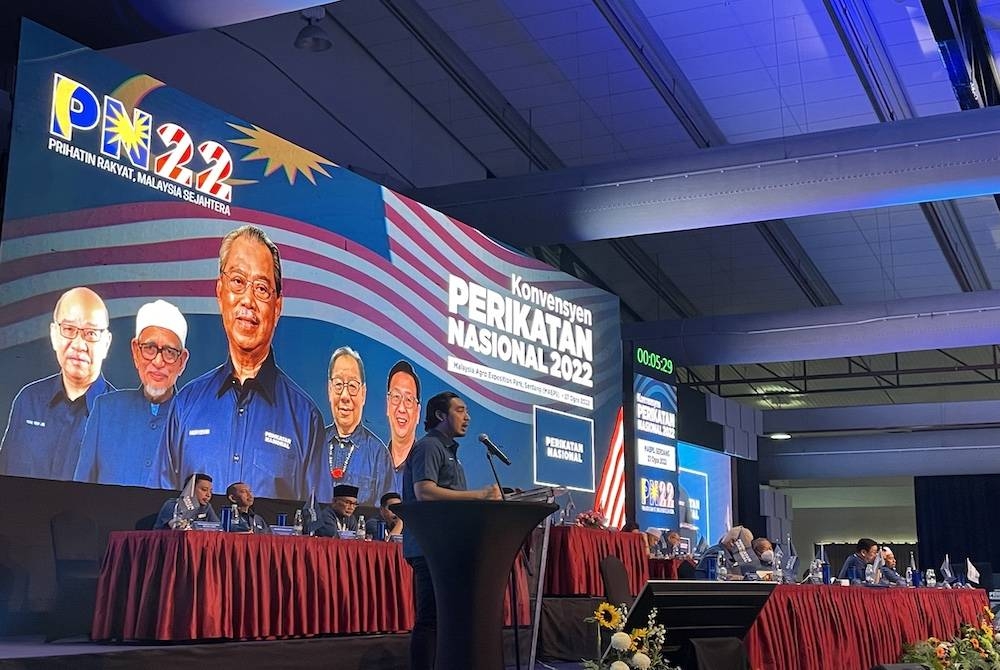 Wan Ahmad Fayhsal berucap pada sesi perbahasan sempena Konvensyen PN 2022 dan sambutan Ulang Tahun PN Kedua di Taman Ekspo Pertanian Malaysia Serdang (MAEPS) di sini pada Sabtu.