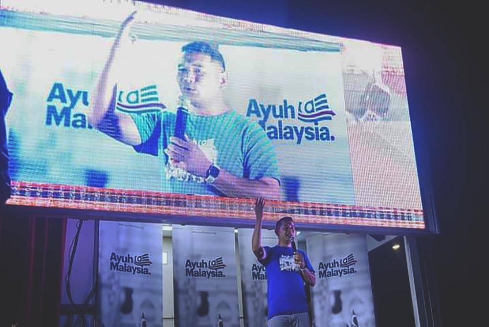 Rafizi berucap pada program Jelajah Trak Ayuh Malaysia di kawasan parkir Stadium Paroi pada malam Ahad. Foto: FB Foto YAB Menteri Besar Negeri Sembilan