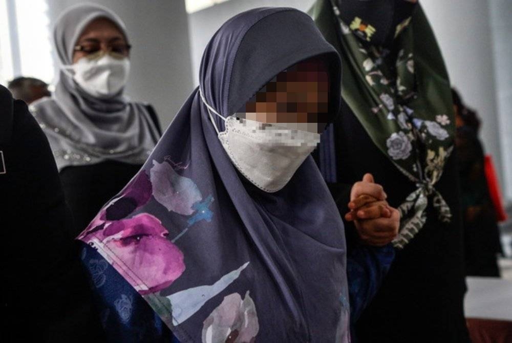 Bella ketika hadir di Mahkamah Sesyen pada 17 Jun lalu untuk sesi pengecaman oleh tiga saksi dalam perbicaraan kes pengasas Rumah Bonda yang didakwa mengabai dan menganiayanya. - Foto Bernama