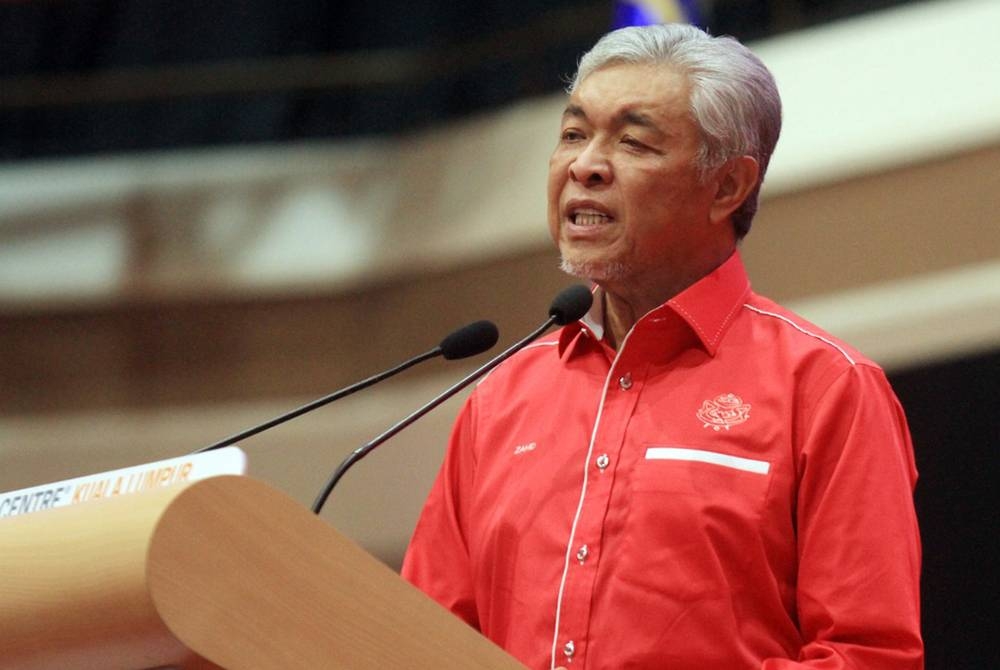 Ahmad Zahid ketika menyampaikan ucapan pada Taklimat Khas Presiden UMNO yang berlangsung di Pusat Dagangan Dunia Kuala Lumpur (WTCKL) pada Sabtu.
FOTO: ROSLI TALIB