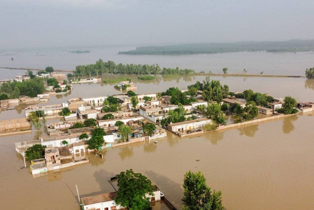 Kawasan penempatan penduduk yang ditenggelami banjir di daerah Charsadda di wilayah Khyber Pakhtunkhwa.