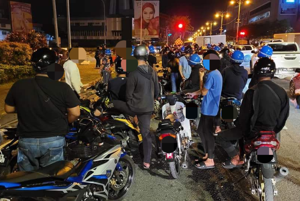 Sekumpulan penunggang dan pembonceng motosikal ditahan polis dalam Op Samseng Jalanan di Lebuhraya Darul Aman pada awal pagi Rabu.