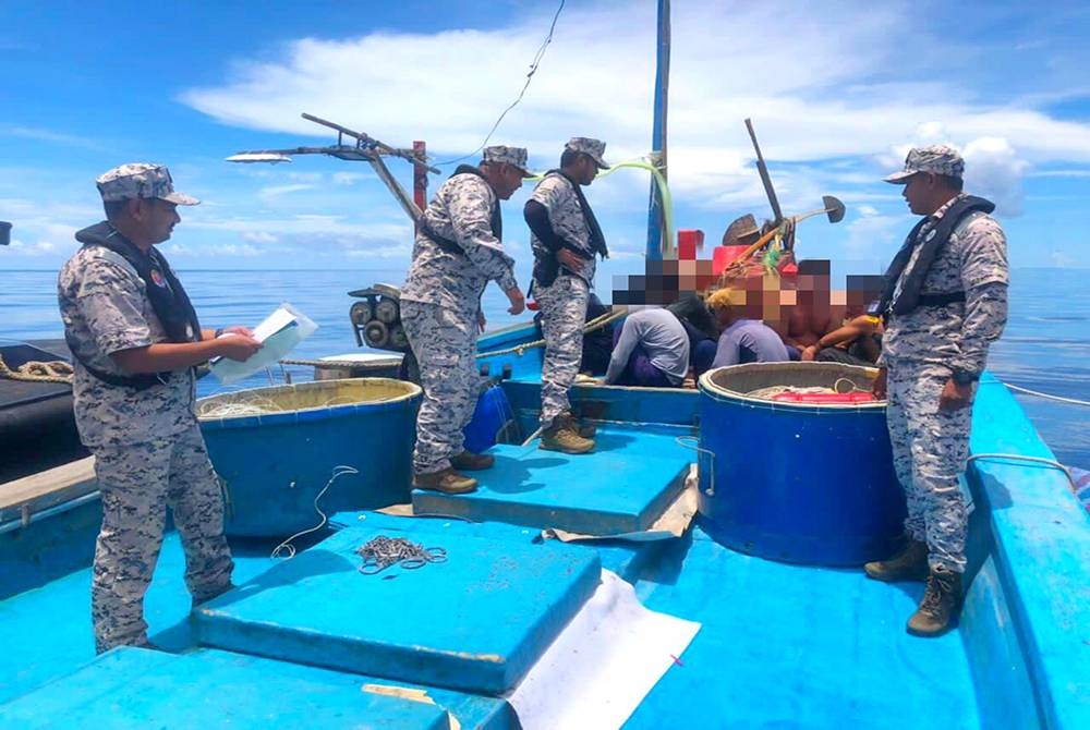 Hasil pemeriksaan yang dijalankan mendapati kesemua individu yang ditahan itu berumur antara 32 hingga 52 tahun tidak memiliki sebarang dokumen pengenalan diri yang sah.