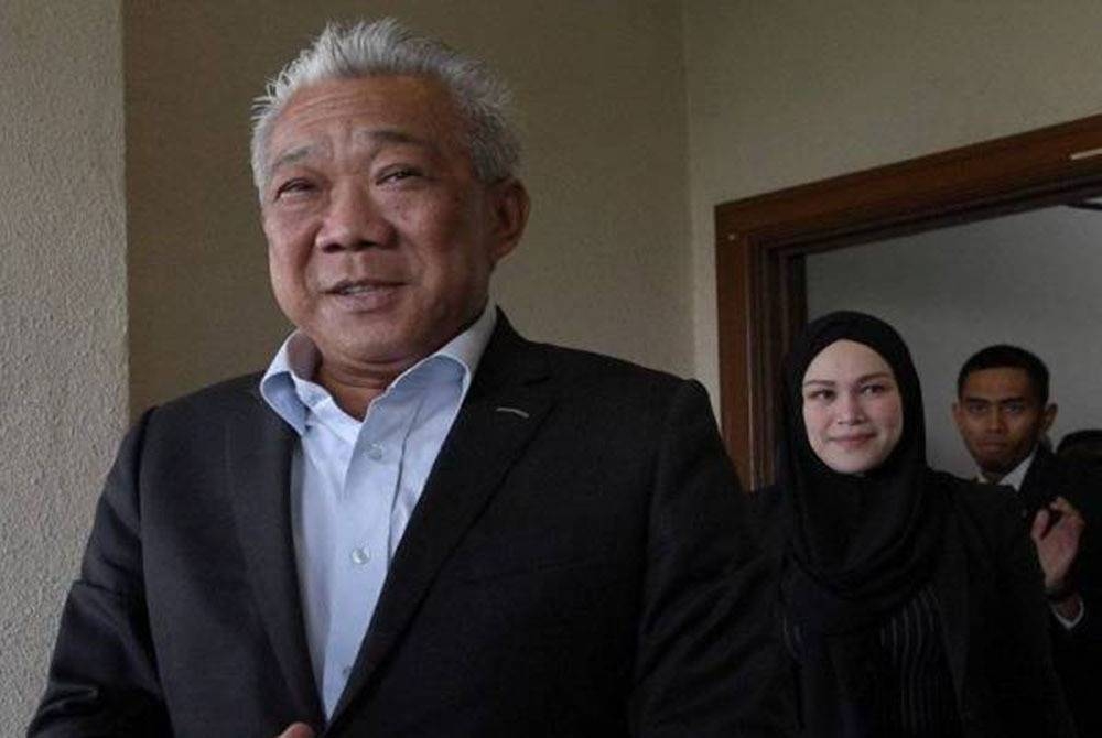 Bung Moktar dan isterinya, Zizie Izzette.