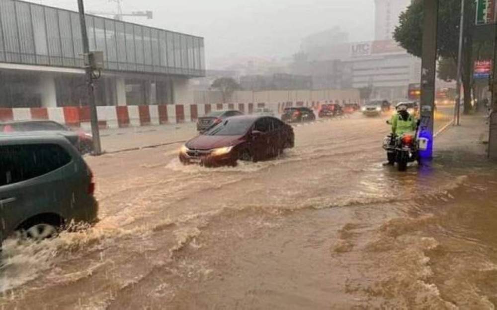 Banjir kilat di Kuala Lumpur pada April lalu.