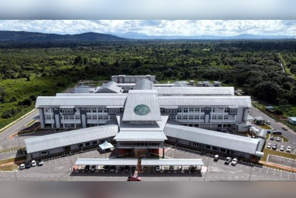 Hospital Sri Aman II yang mula beroperasi bulan ini dilengkapi dengan 108 katil. - Foto Bernama