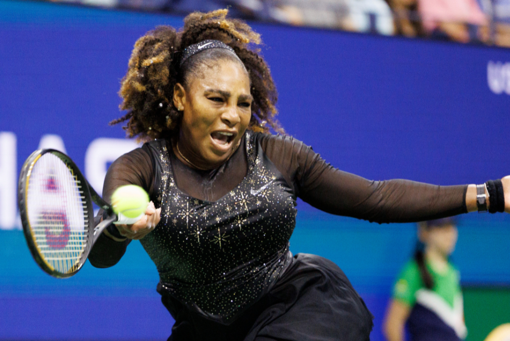 Aksi Serena pada pusingan ketiga Terbuka Amerika Syarikat (US Open) 2022. - Foto EPA.