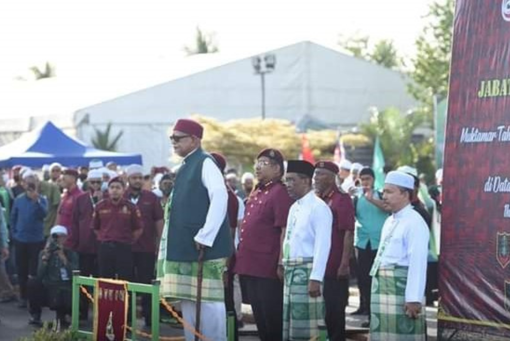 Abdul Hadi ketika memulakan sambutan perasmian Muktamar Tahunan Pas Pusat ke-68 di Kompleks Pas Kota Sarang Semut pada Sabtu.