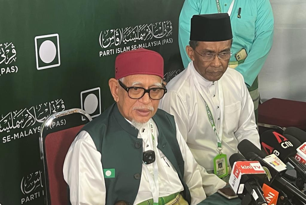 Abdul Hadi ketika sidang akhbar di Kompleks Pas Kedah pada Sabtu.