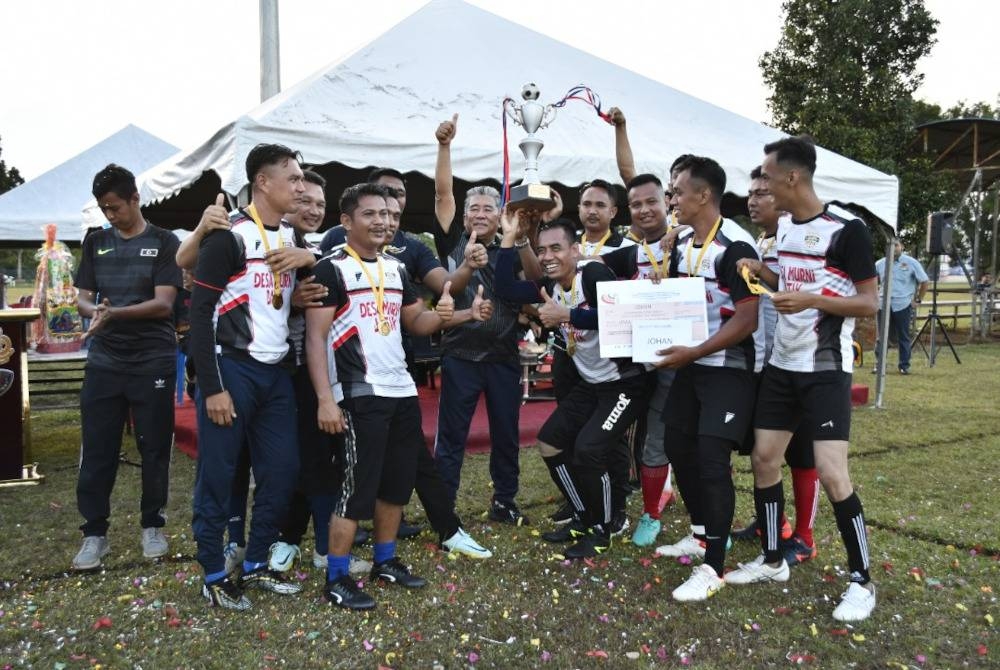 Balai Bomba dan Penyelamat (BBP) Kemaman merangkul juara dalam pertandingan bola sepak sembilan sebelah Piala Yang Setia Pengarah Jabatan Bomba dan Penyelamat Malaysia (JBPM) Terengganu 2022.