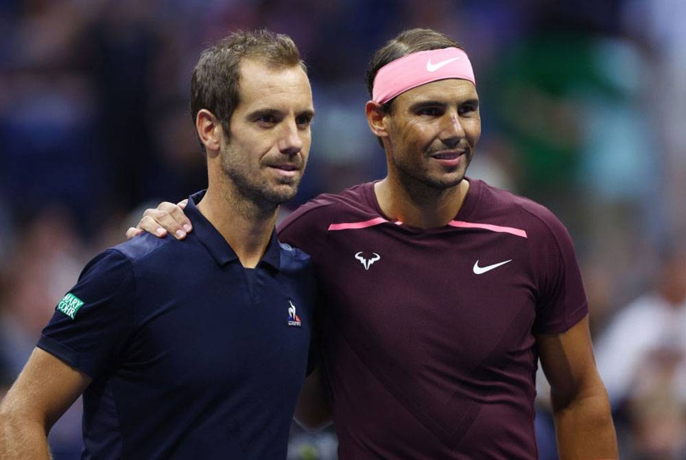 Nadal (kanan) mencatat kemenangan sempurna ke atas Gasquet kepada 18 tanpa balas Terbuka AS di New York pada Ahad. Foto Agensi.