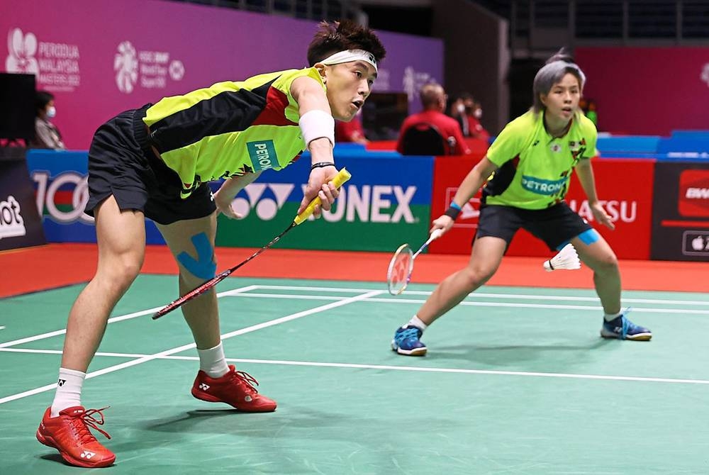 Pang Ron (kiri) dan Ee Wei terkandas dalam saingan suku akhir pada Kejohanan Badminton Terbuka Jepun di Osaka baru-baru ini. Foto Agensi.