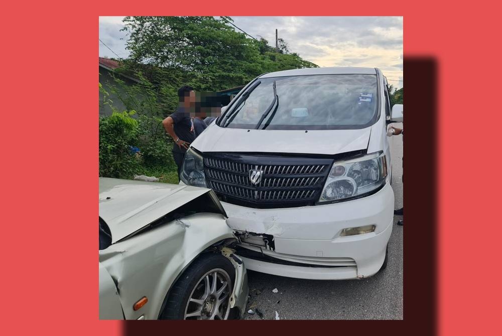 Keadaan kenderaan yang terlibat dalam kemalangan di Jalan Labok-Banggol Judah, petang Ahad.