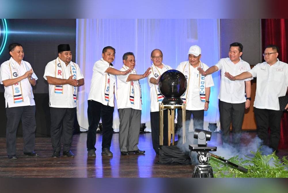 Hajiji ketika melancarkan gimik perasmian Jelajah GRS Peringkat Parlimen Lahad Datu di Dewan Sri Perdana, Lahad Datu.