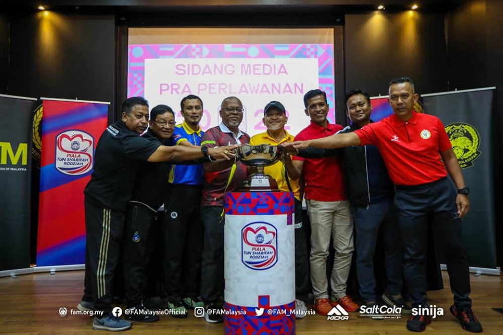 Sekitar majlis undian, mesyuarat koordinasi perlawanan dan sidang media praperlawanan Piala Tun Sharifah Rodziah 2022 di Wisma FAM, Kelana Jaya pada Isnin. FOTO: Football Association of Malaysia