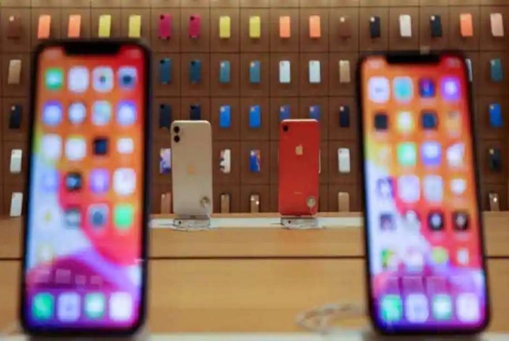 Syarikat Apple didenda RM10.53 juta kerana menjual iPhone tanpa pengecas di Brazil. - Foto AFP