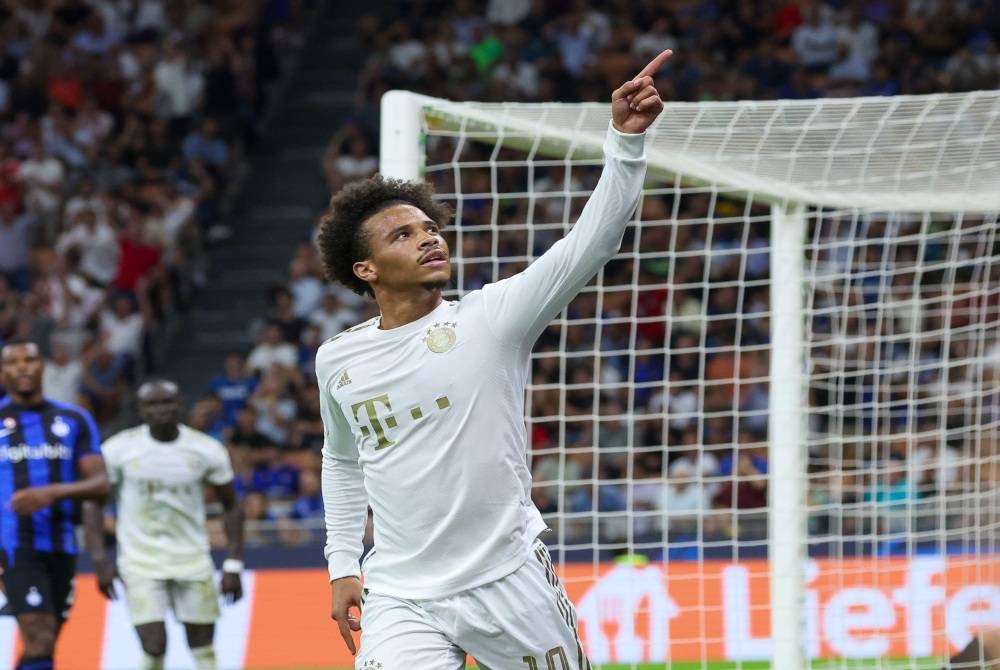 Penyerang Bayern, Le Roy Sane menjaringkan gol pertama Bayern pada aksi Liga Juara-Juara di San Siro pada Khamis. - Foto EPA