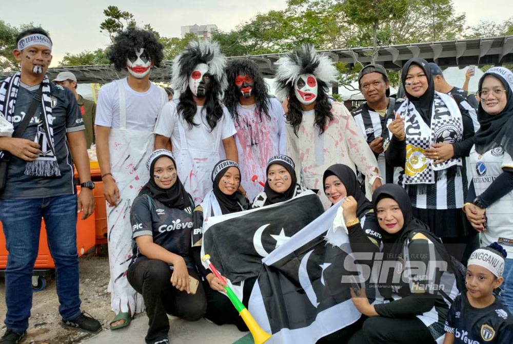 Empat &#039;puntianak&#039; yang hadir pada perlawanan akhir Piala FA di Stadium Nasional Bukit Jalil pada Sabtu.