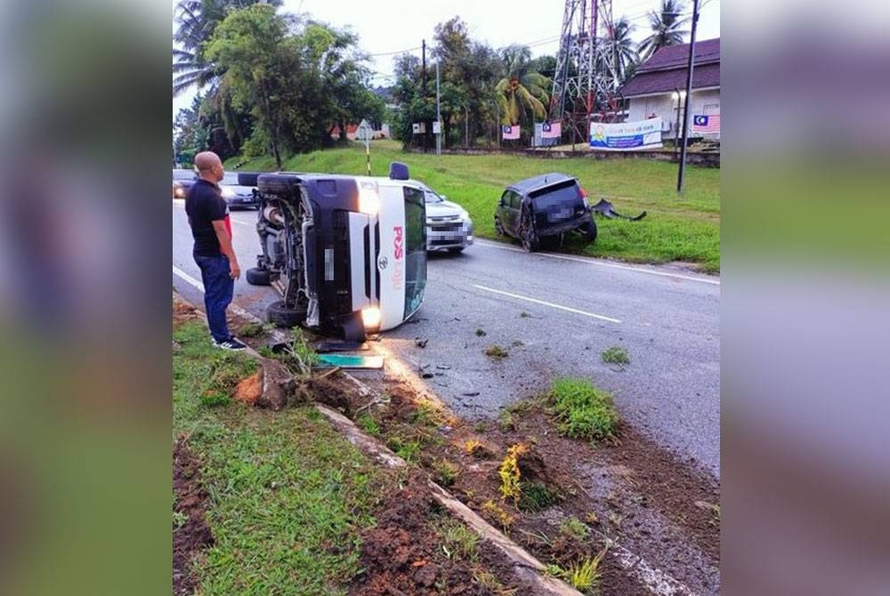 Polis sahkan lima buah kenderaan setakat ini terbabit dalam kemalangan disebabkan tumpahan minyak diesel di jalan Kuala Terengganu-Kota Bharu, Bandar Permaisuri Terengganu pagi Isnin. - Foto Bernama