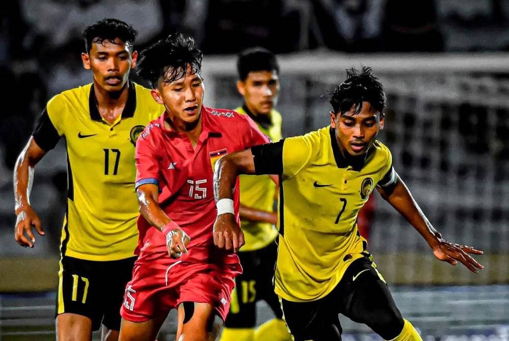 Mukhairi (kanan) dipanggil menyertai kem latihan pusat skuad negara bagi menghadapi kejohanan jemputan Piala Raja Thailand di Chiang Mai, minggu depan. Foto Agensi.