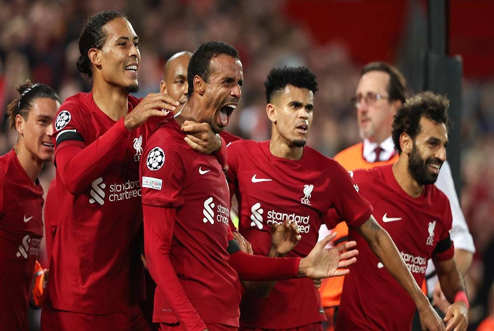 Matip (tengah) menjaringkan gol kemenangan buat Liverpool ketika menewaskan Ajax 2-1 pada aksi Liga Juara-Juara. - Foto Agensi