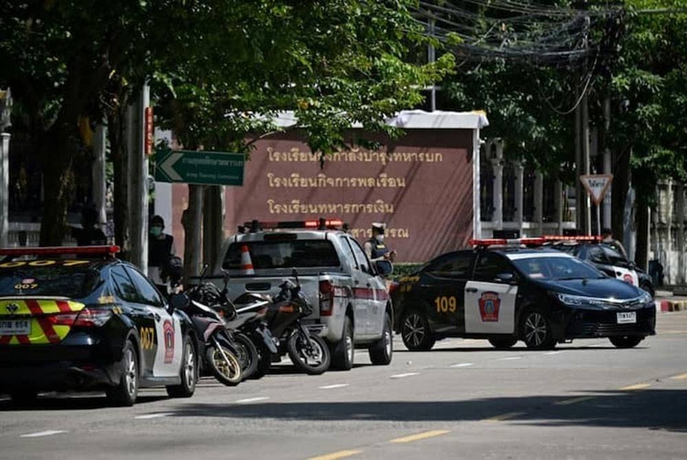 Insiden tembakan di sebuah kemudahan tentera di Bangkok pada Rabu. - Foto AFP