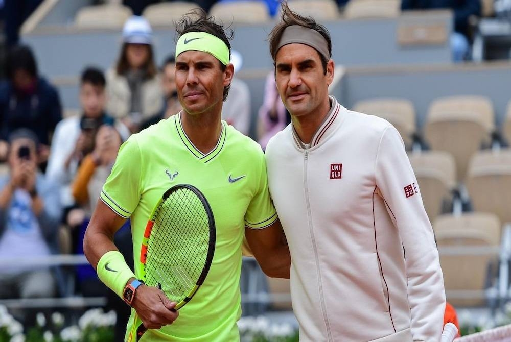 Nadal (kiri) bersama Federer dalam satu kejohanan tidak lama dahulu. - Foto Sportsmanor