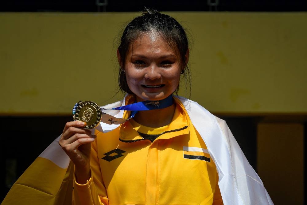 Jia Xin meraih pingat emas dalam acara lompat tinggi wanita akhir pada Sukma MSN di Stadium Nasional Bukit Jalil pada Jumaat. - Foto Bernama