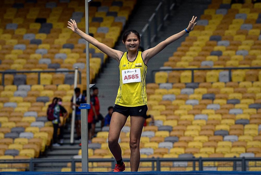 Jia Xin beraksi dalam acara lompat tinggi wanita akhir pada Sukma MSN 2022 di Stadium Nasional Bukit Jalil pada Jumaat. - Foto Bernama