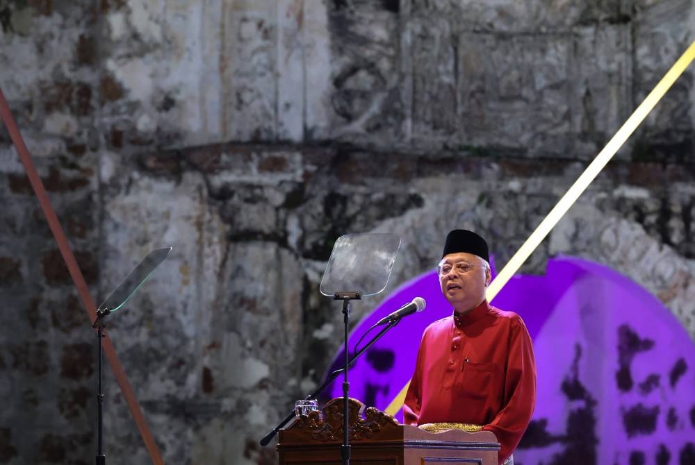 Perdana Menteri, Datuk Seri Ismail Sabri Yaakob berucap pada sambutan Hari Malaysia 2022 di Dataran Memorial Pengisytiharan Kemerdekaan A&#039; Famosa Banda Hilir malam Jumaat. - Foto Bernama
