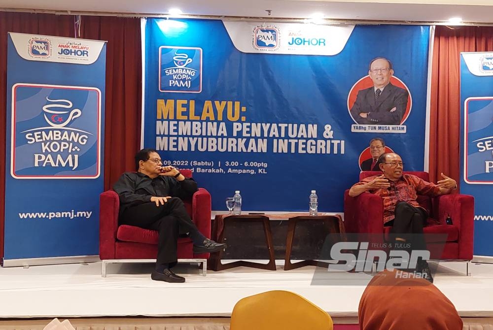 Tun Musa Hitam hadir pada program Sembang Kopi bertajuk &#039;Melayu: Membina Penyatuan dan Menyuburkan Integriti&#039; anjuran Persatuan Anak Melayu Johor (PAMJ) di Hotel Grand Barakah, Ampang, di sini, pada petang Sabtu. - Foto Sinar Harian ROSLI TALIB