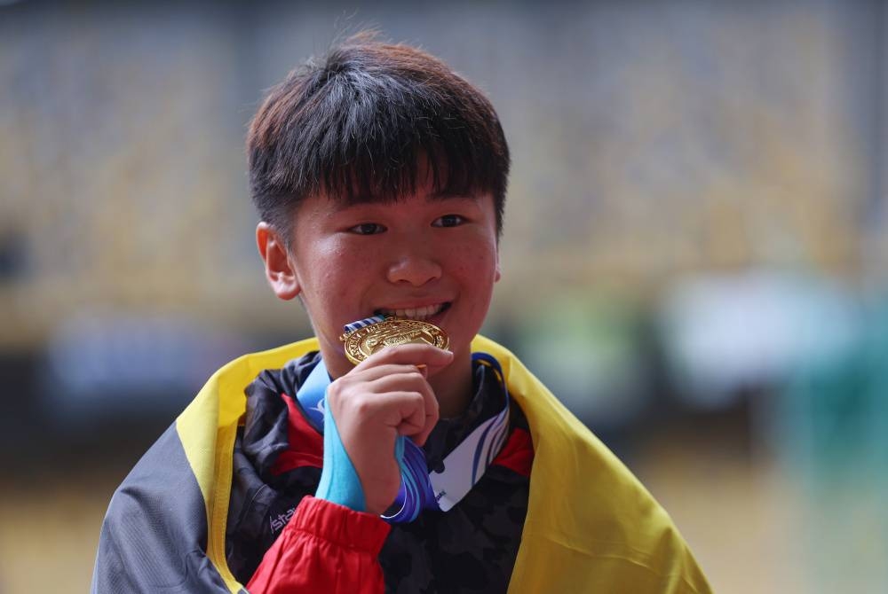 Jing Xuan muncul juara acara merejam lembing wanita Sukma MSN 2022 di Stadium Nasional, Bukit Jalil pada Sabtu. - Foto Bernama