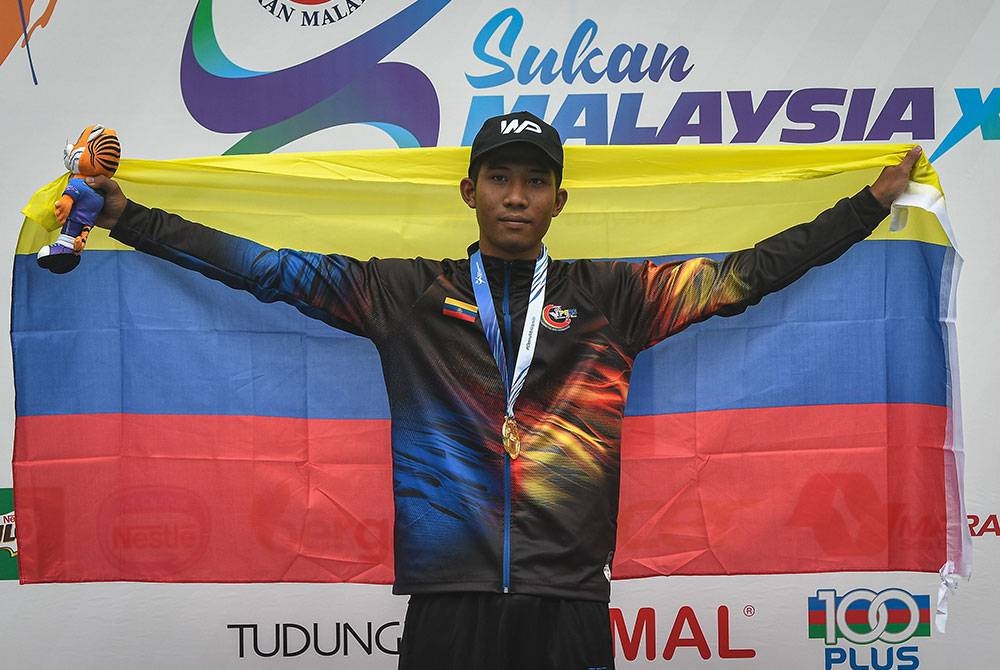 Muhammad Hakimi meraih pingat emas dalam acara 50m pistol lelaki di temasya Sukma MSN 2022 pada Ahad. - Foto Bernama