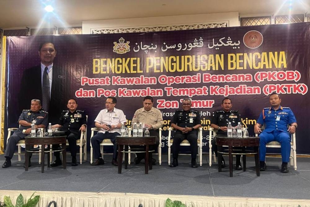 Meor Ismail (empat dari kiri) bersama pembuat keputusan bagi zon timur menyertai bengkel Pengurusan Bencana di Kota Bharu. Foto ihsan Japen