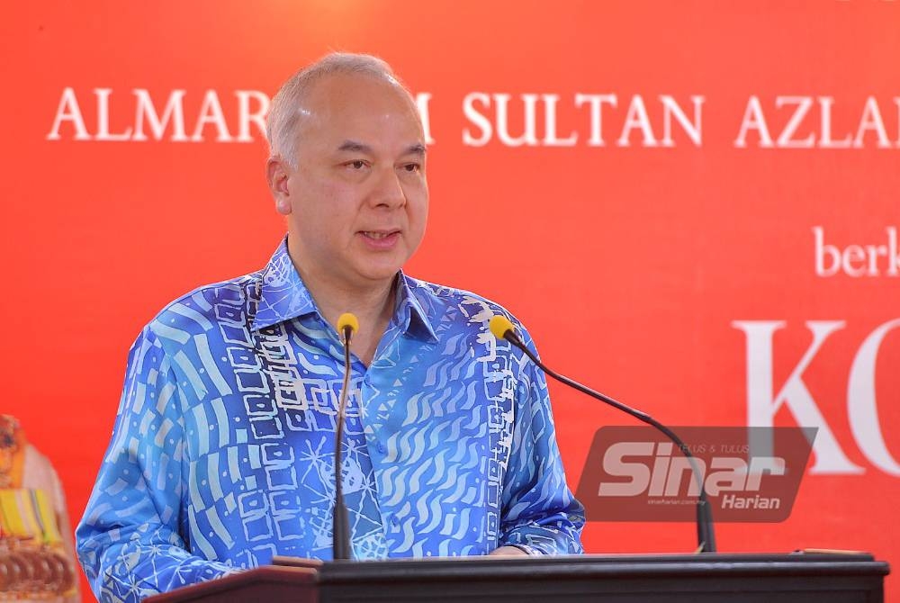 Sultan Nazrin Muizzuddin Shah bertitah sebelum merasmikan Majlis Pelancaran Buku Korupsi dan Kemunafikan Dalam Politik Melayu di Kompleks Kumpulan Karangkraf pada Khamis. - FOTO SINAR HARIAN / ROSLI TALIB & ASRIL ASWANDI SHUKOR.