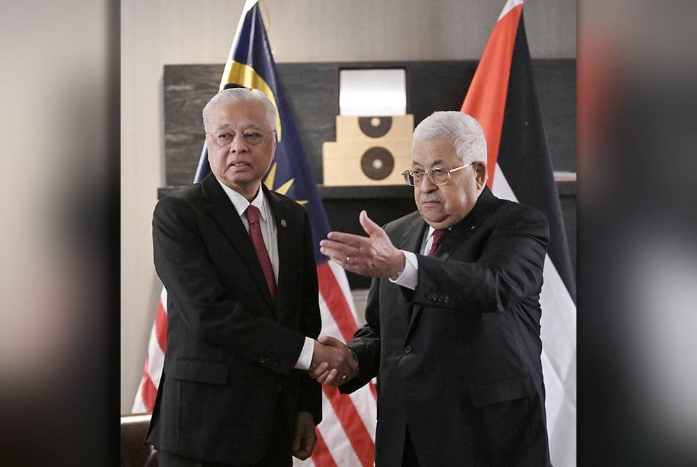 Perdana Menteri Malaysia Datuk Seri Ismail Sabri Yaakob mengadakan pertemuan dengan Presiden Palestin Mahmoud Abbas. - Foto Bernama.