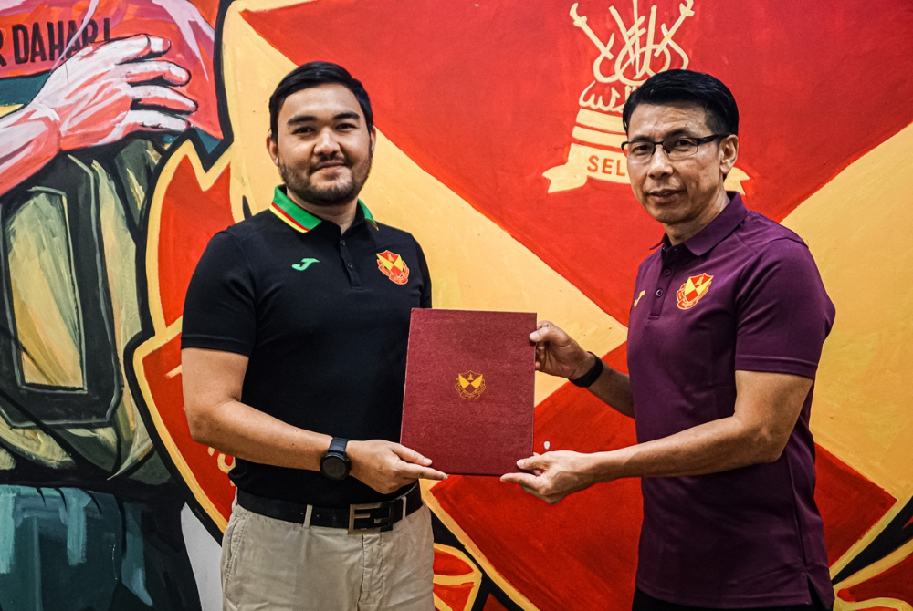 Raja Muda Selangor, Tengku Amir Shah (kiri) bergambar bersama Cheng Hoe.