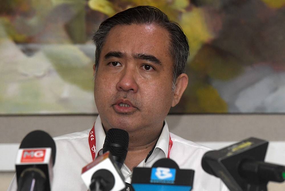 Anthony Loke ketika sidang akhbar selepas Kongres Khas Parti DAP di Pusat Konvensyen Ideal Seksyen 15 Shah Alam pada Ahad. - Foto Bernama