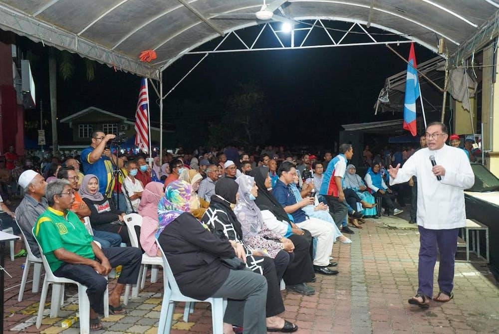 Anwar (kanan) ketika berucap pada program ceramah di Alor Setar. Foto: FB Anwar Ibarhim