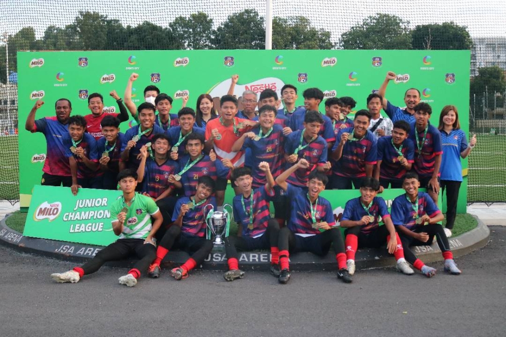 JSA United juara kategori B17 tahun Liga Juara-Juara Remaja Milo di Setia Alam, pada Ahad.