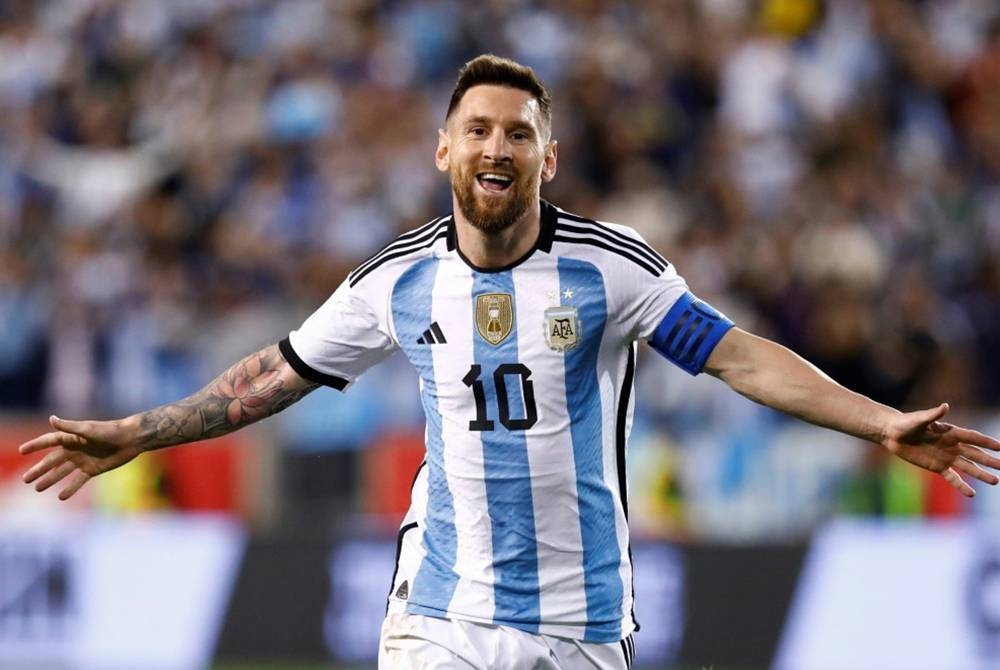 Messi meledak dua gol ketika membantu Argentina mengalahkan Jamaica 3-0 pada aksi persahabatan di Harrison pada Rabu. - Foto Agensi