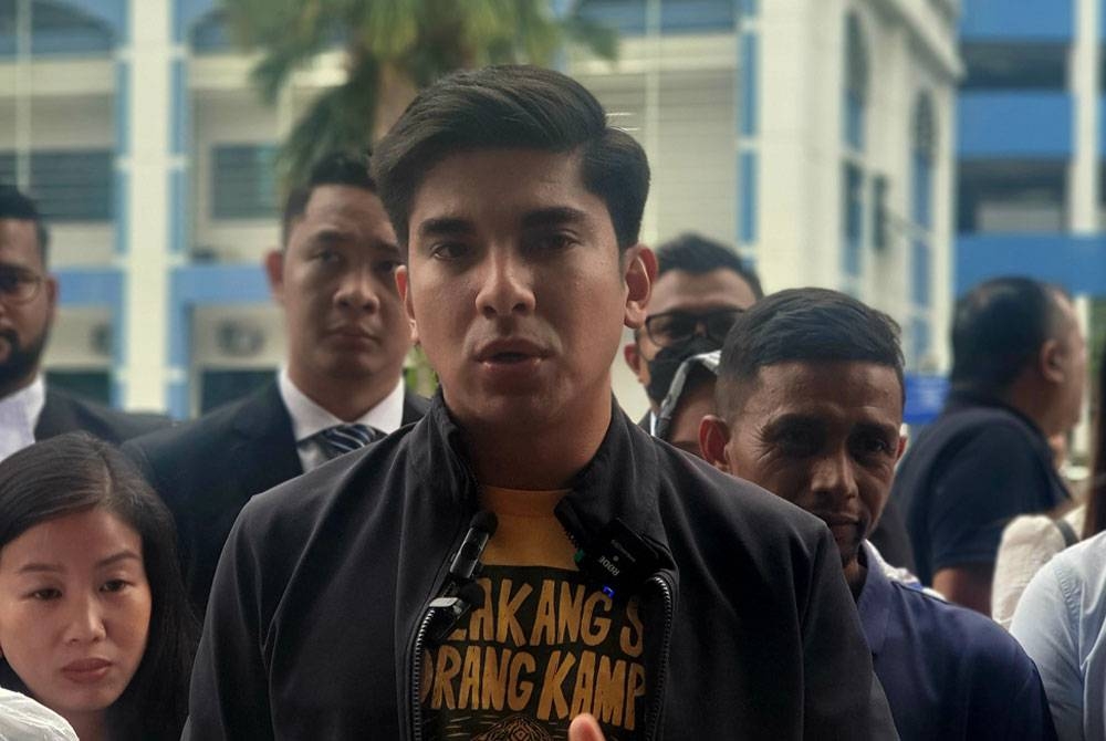 Syed Saddiq bercakap kepada pemberita ketika ditemui di IPD Dang Wangi pada Rabu.