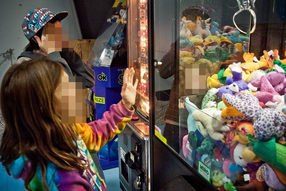 Permainan kanak-kanak claw machine difatwakan haram di Indonesia.