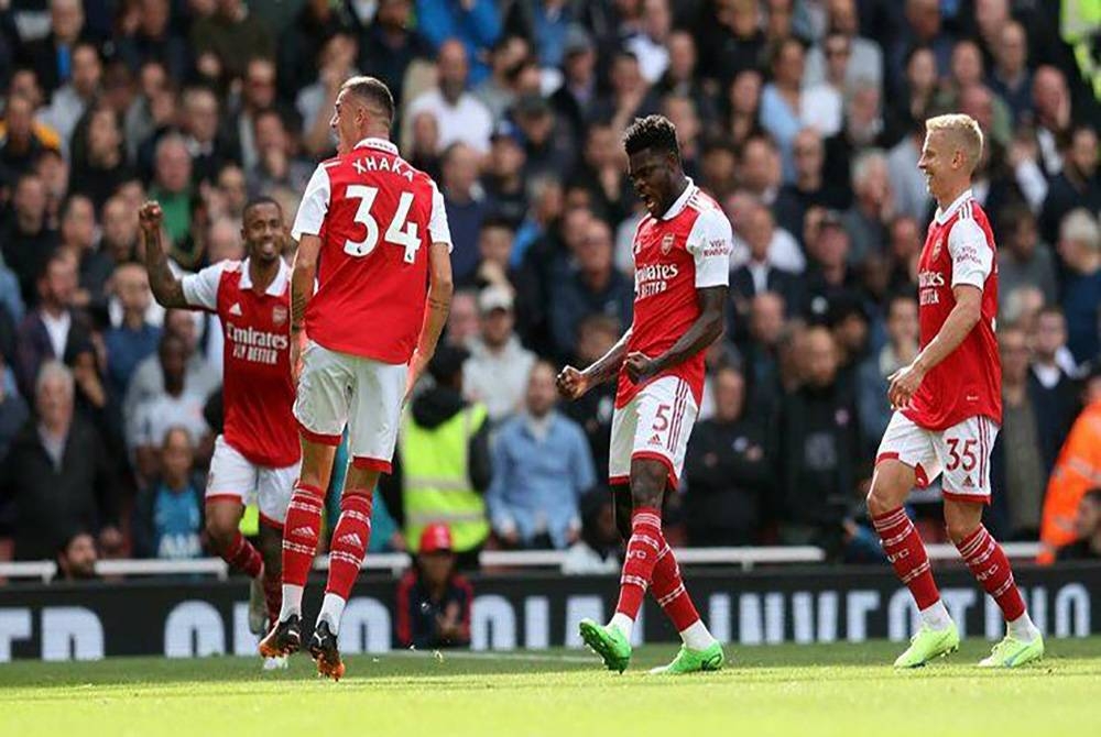 Xhaka meraikan kejayaanya menjaringkan gol ketika mebantu pasukannya menewaskan Spurs di Stadium emirates pada Sabtu