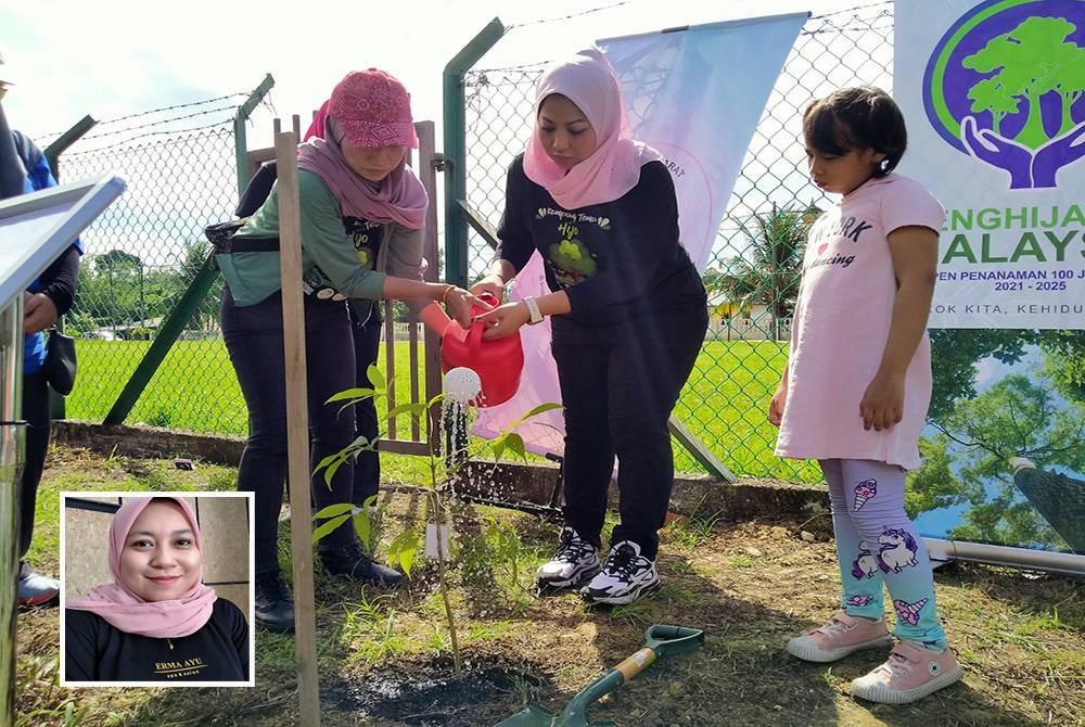 Ainul Amalina (kiri) menyiram pokok yang ditanam sempena program Kampung Teman Hijo di Dewan Dato&#039; Azumu Tak di Ipoh pada Sabtu. - Gambar kecil: Irmalini