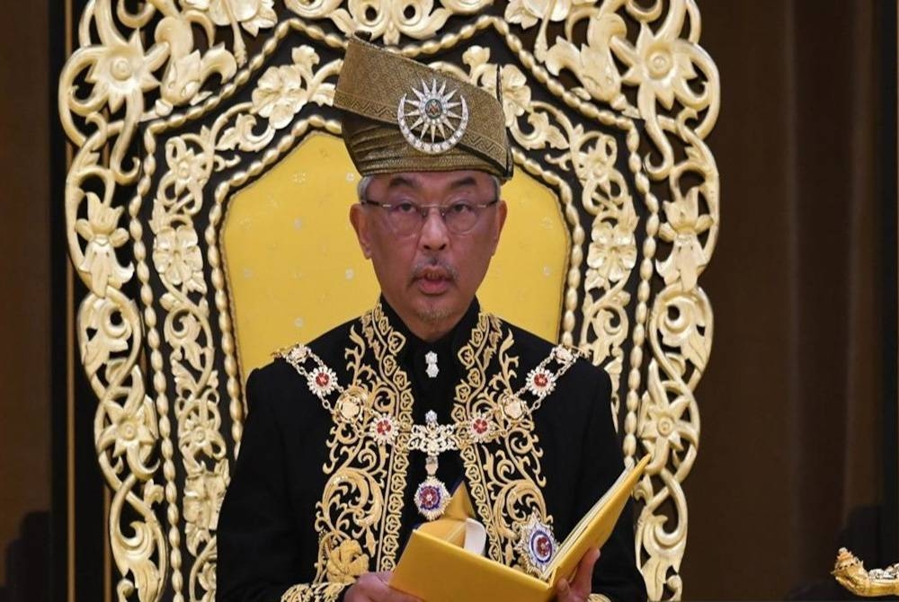 Agong perkenan 14 akta termasuk Akta Perlembagaan (Pindaan) (No. 3) 2022 mengenai peruntukan Larangan Ahli Parlimen Bertukar Parti yang diluluskan pada Mesyuarat Kedua Penggal Kelima Parlimen ke-14 lepas. - Foto fail Bernama