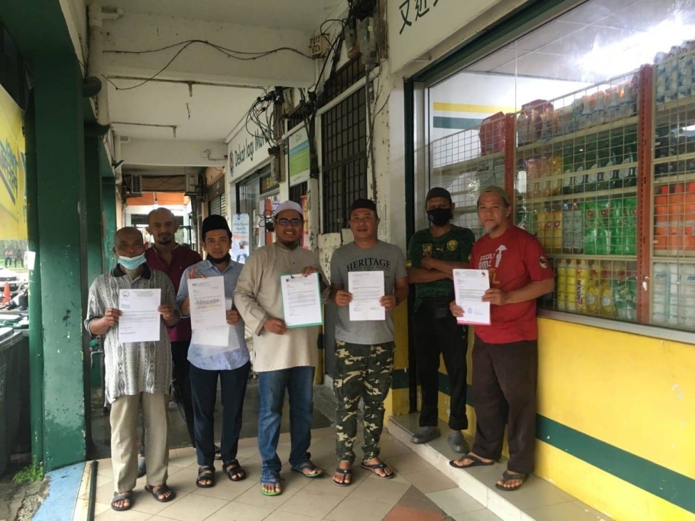 Tujuh NGO membantah penjualan arak di kedai serbaneka di kawasan Nilai Perdana, Nilai.